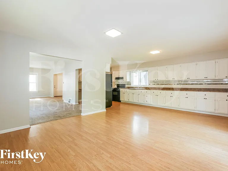 728 Watson St — Photo 7
