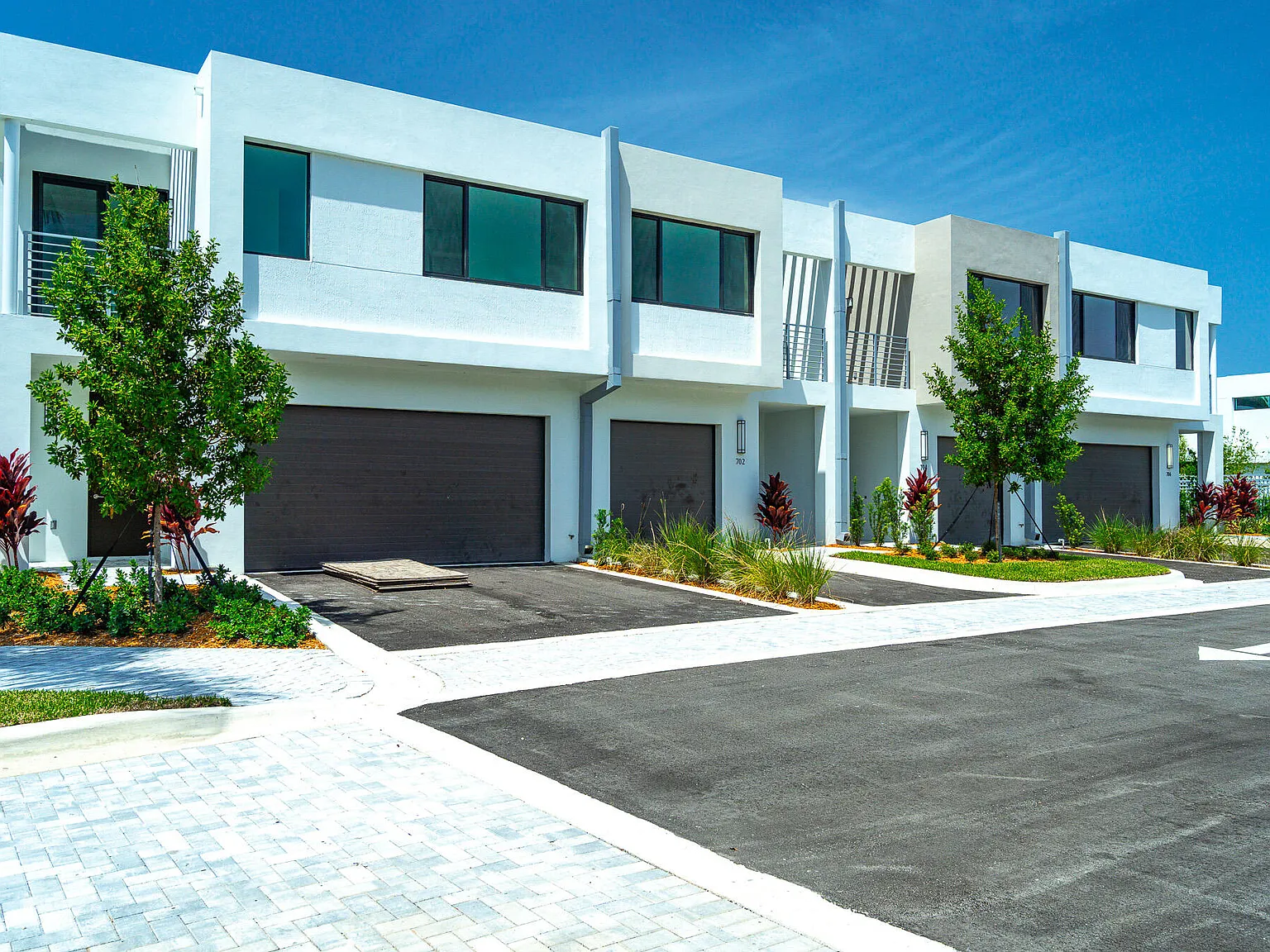 3 bed, 2.5 bath, 1670 sqft, $4,000 — Photo 3