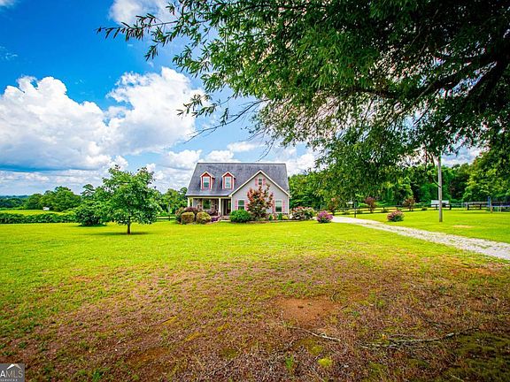 4th image of 225 Hilltop Rd