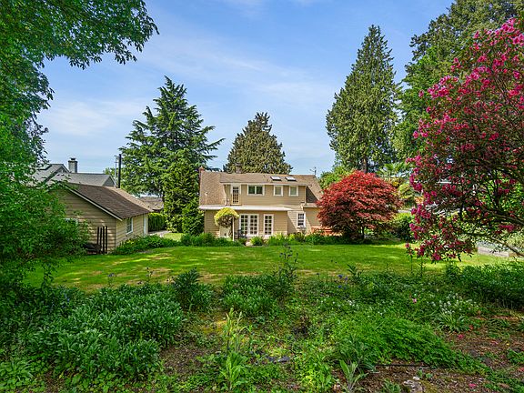 4th image of 12926 Holmes Point Dr NE