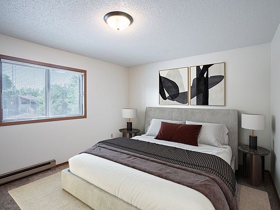 Fargo, ND Kentwood Manor Apartments | 21B | Bedroom