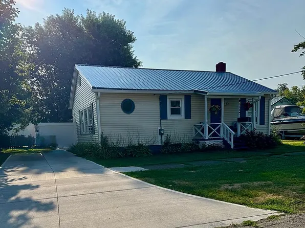 988 Wrights Ave, Conneaut, OH 44030