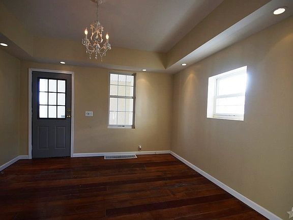4th image of 1020 Garden St