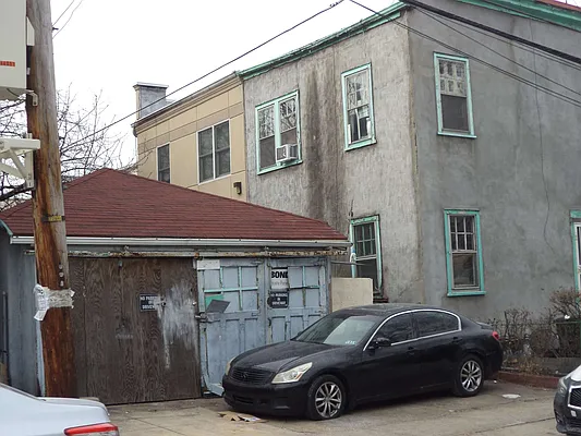 Sold by Calabrese Real Estate | media 5