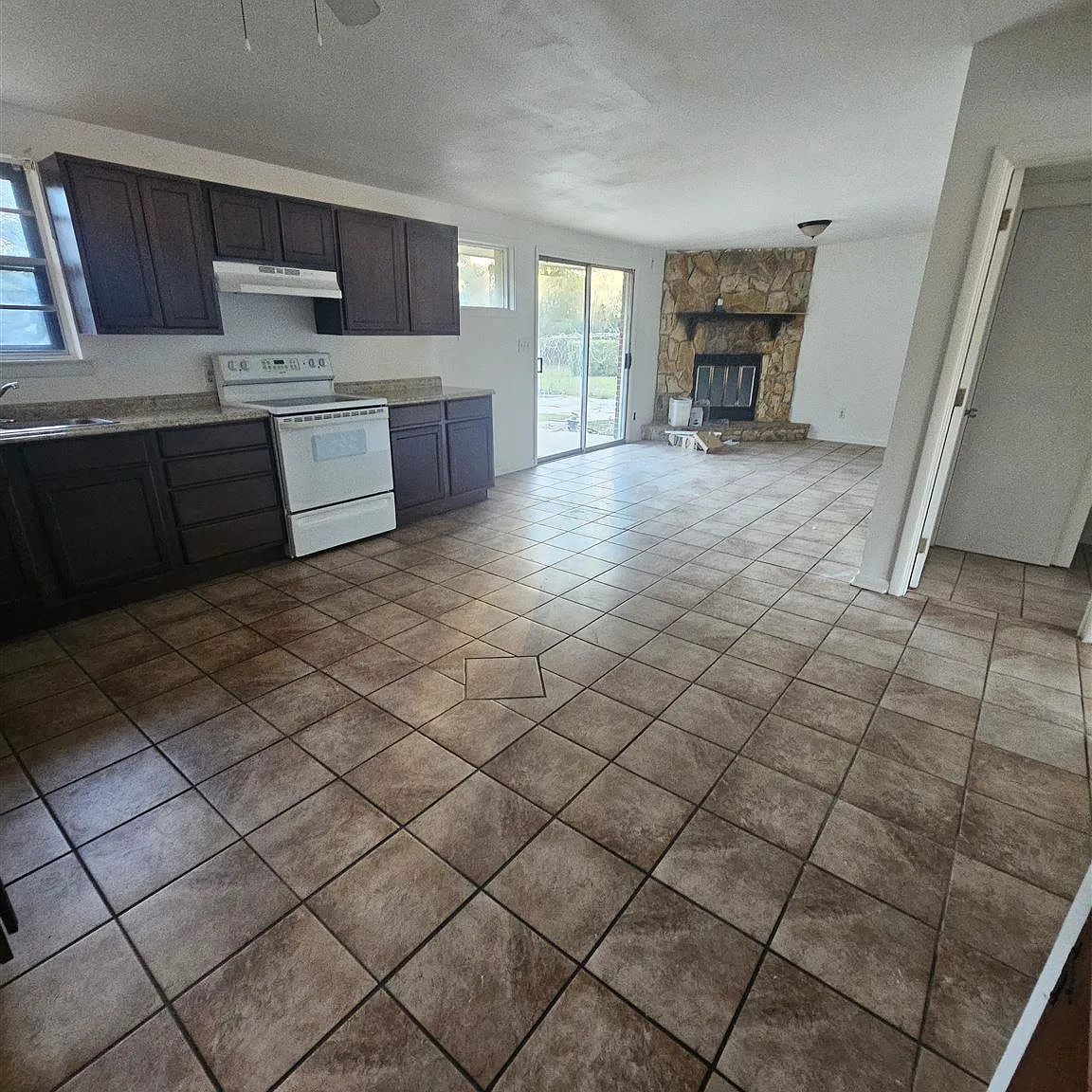 3 bed, 1283 sqft, $1,500 — Photo 4