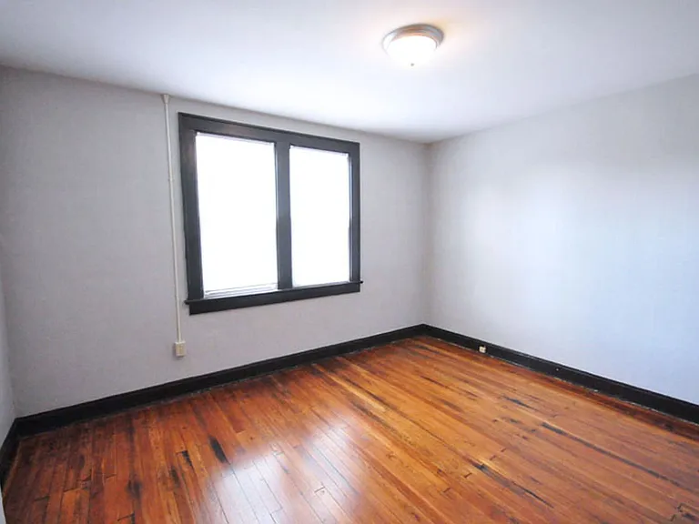 388 Hanford St — Photo 6