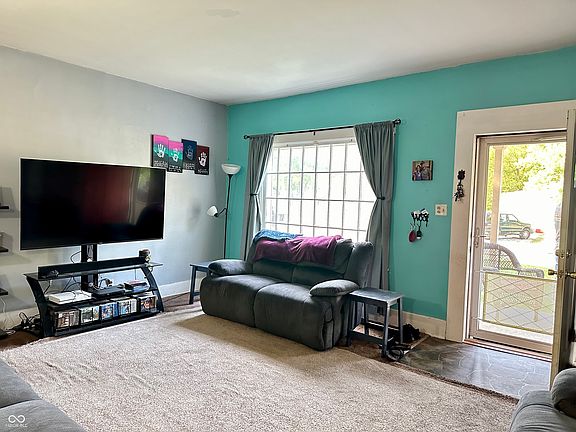 3rd image of 504 Moore Ct
