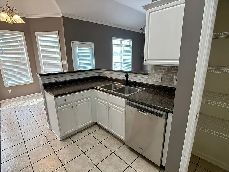 5104 Deerfield Dr — Photo 7