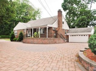 34 Berwyn Pl, Bergenfield, NJ 07621