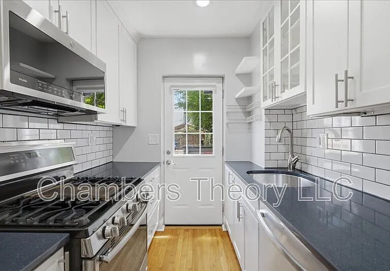 1535 Constitution Ave NE — Photo 10