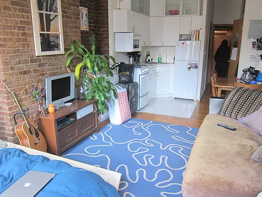 Rented by Chartwell Forest Hills Realty | media 24