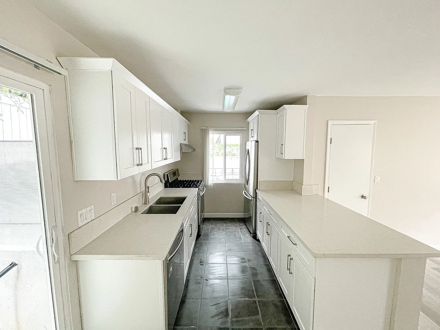 1 bed, 850 sqft, $2,995 — Photo 4