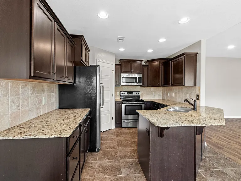 1166 S Blue Willow Ave — Photo 10