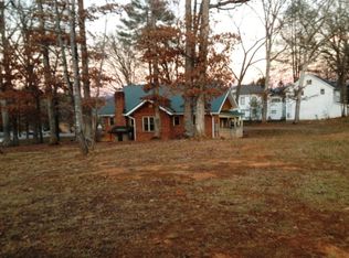 35 Wayah St, Franklin, NC 28734