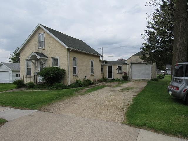 2nd image of 746 N Cedar St
