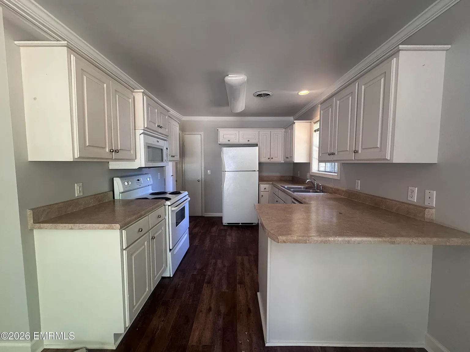 2 bed, 1.0 bath, $1,100 — Photo 2