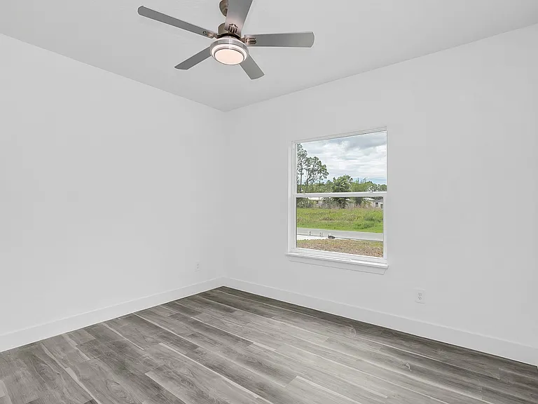 555 Gagnon St SE — Photo 10