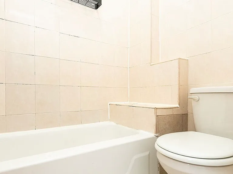 1359 Hancock St #1R — Photo 18
