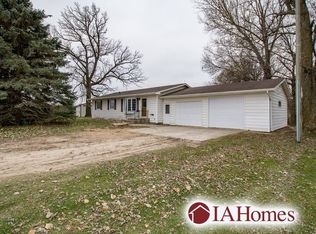 888 Ivanhoe Rd, Mount Vernon, IA 52314