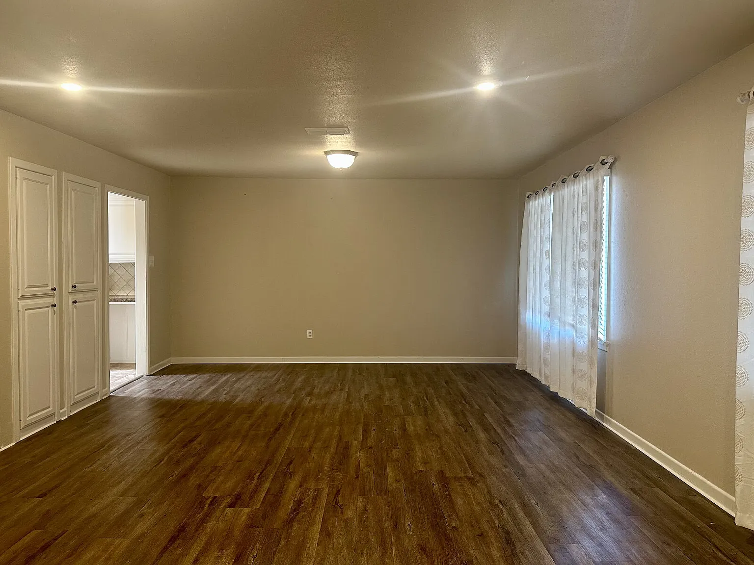 4 bed, 3.0 bath, 3148 sqft, $2,200 — Photo 4