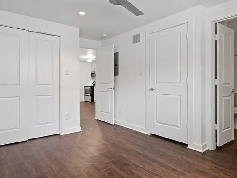 1717 Norfolk St — Photo 7