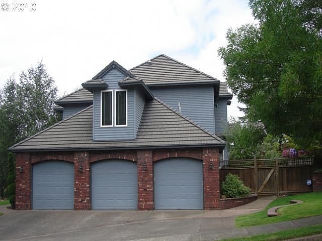 Huge Oversized Triple Garage