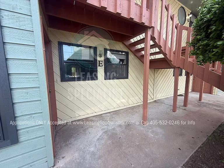 127 W Acres St #E — Photo 5