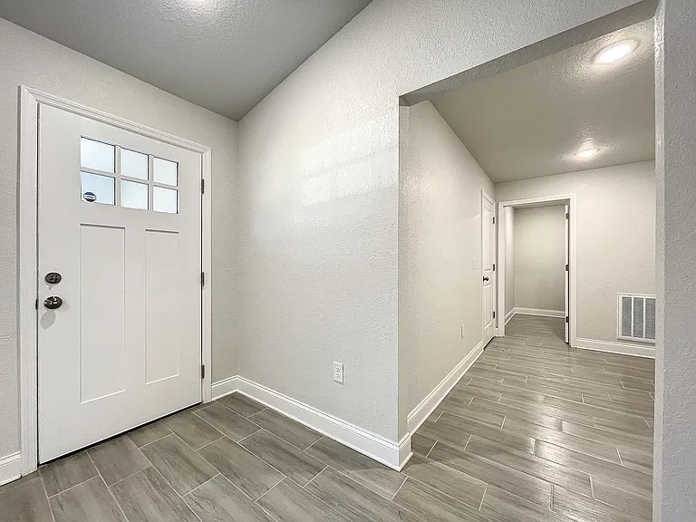 427 Petteway Dr — Photo 6