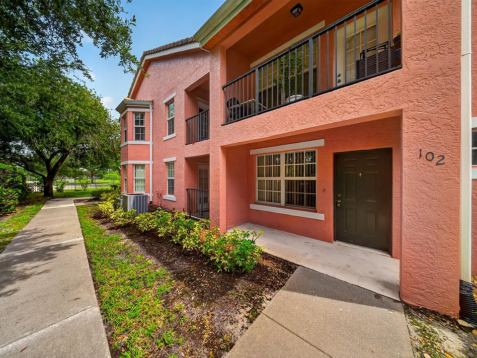 150 SW Peacock Blvd #26-102