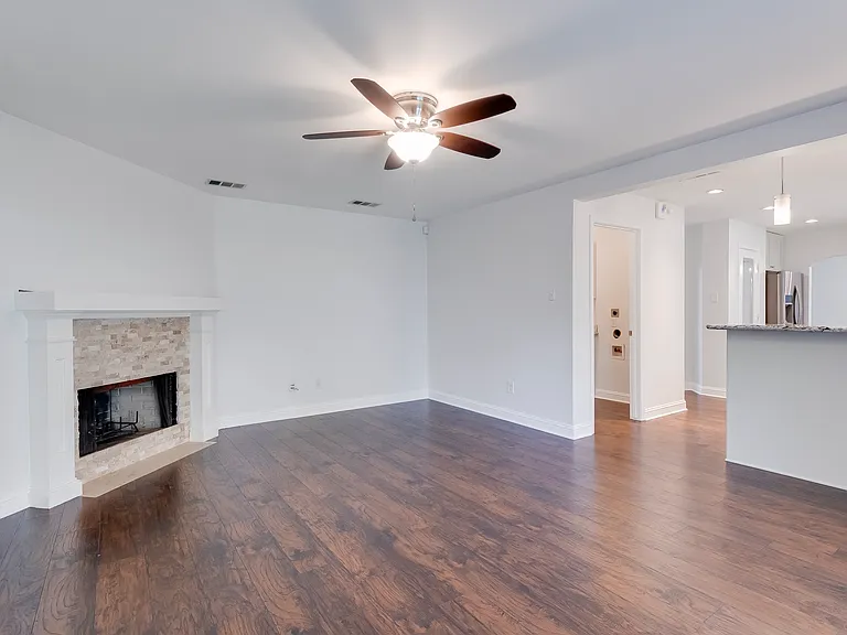 16215 Hollow Rock Dr — Photo 33