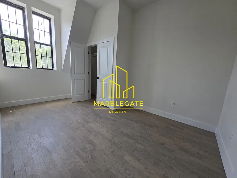 53 Lincoln Park #33A — Photo 2