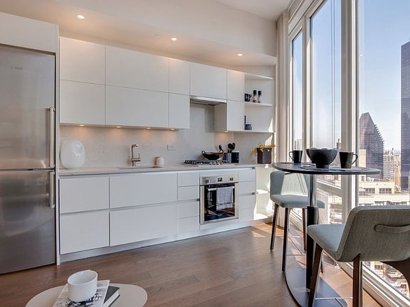 4th image of 222 E 44th St APT 39F