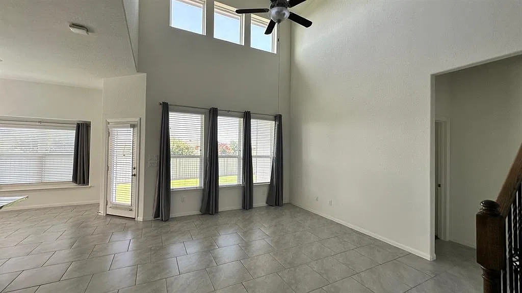 4 bed, 4.0 bath, 2514 sqft, $2,495 — Photo 1