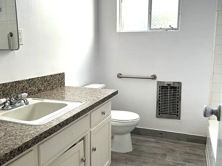 1332 N Citrus Ave #1 — Photo 14