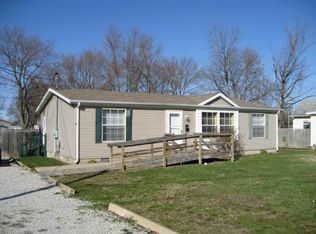 25 Walnut Ave, Charleston, IL 61920