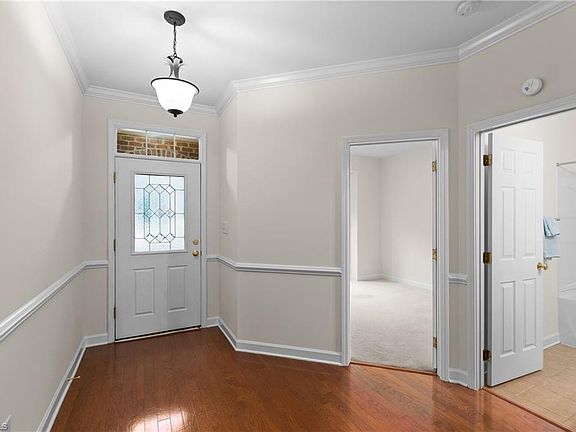3rd image of 111 N Wentworth Dr