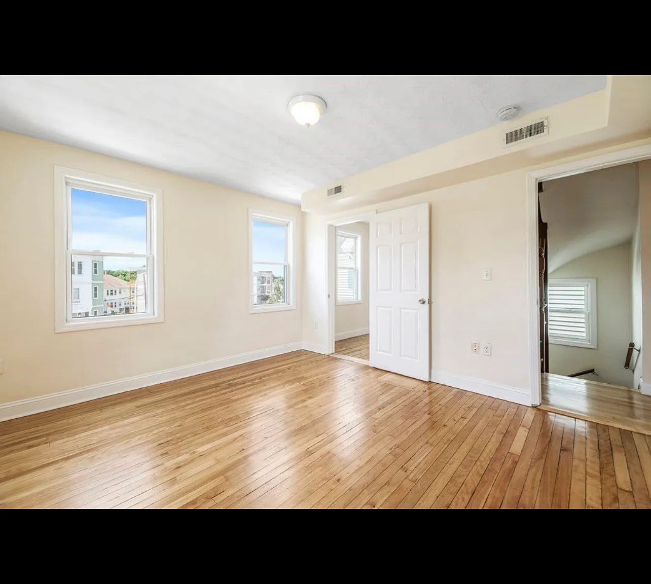 4 bed, 1.5 bath, 1200 sqft, $4,000 — Photo 1