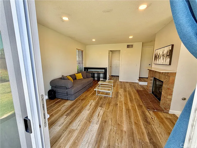 39711 Barberry Ct — Photo 32