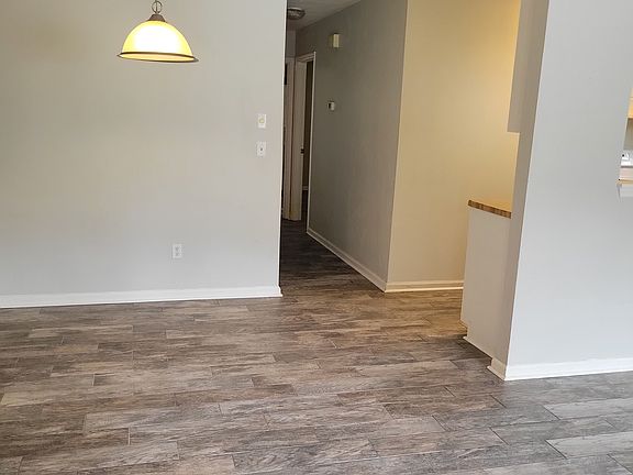 Entry/dining room