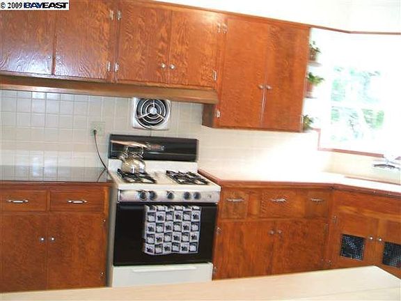 2nd image of 3021 Revere Ave