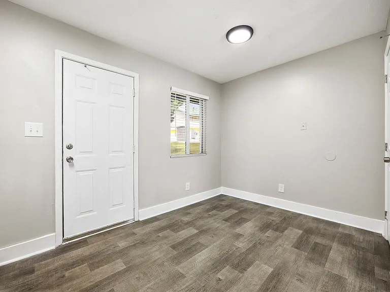 Ridgewood Apartments — Photo 9