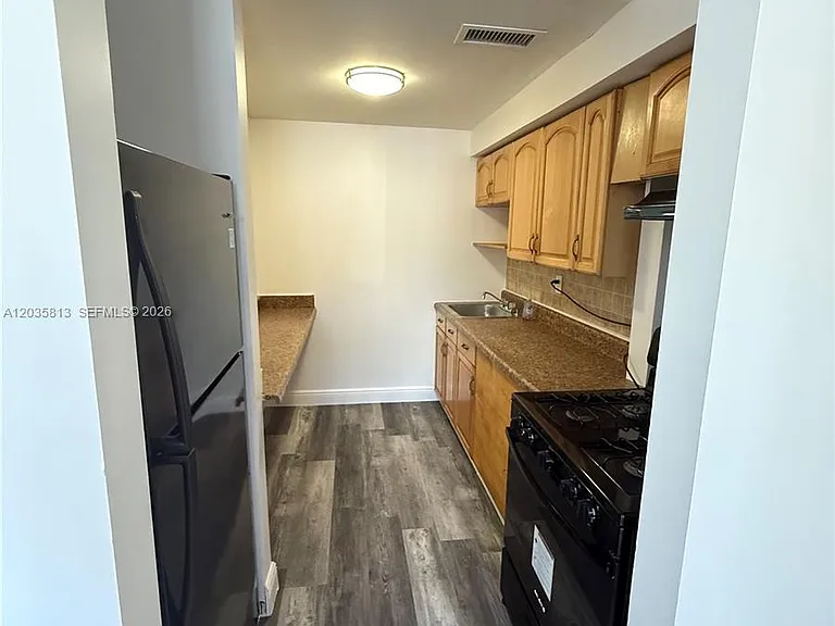 7720 Byron Ave #4 — Photo 4