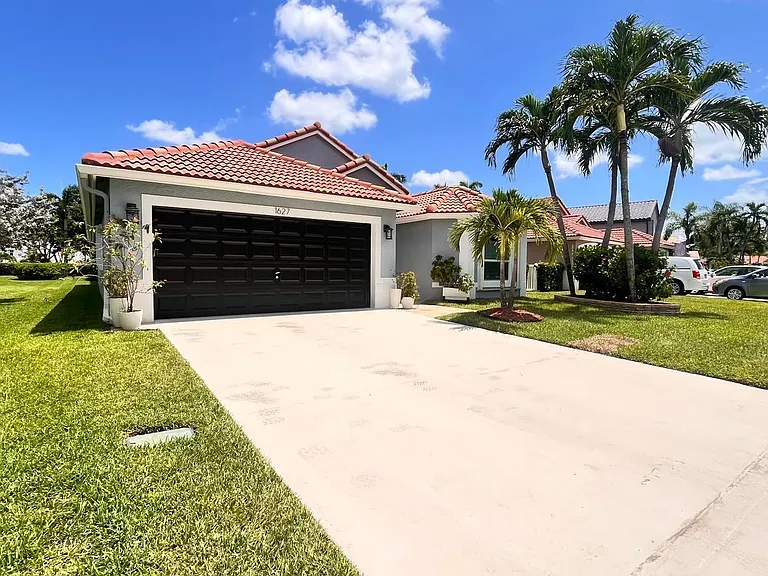 1627 Oak Berry Cir — Photo 31
