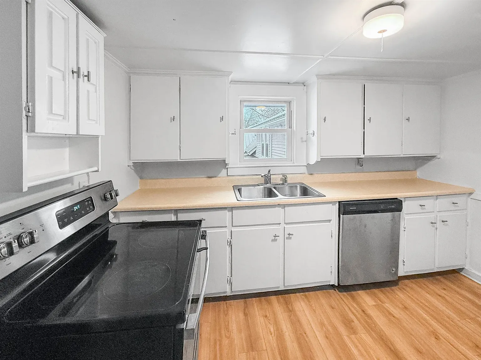 2 bed, 981 sqft, $2,000 — Photo 3