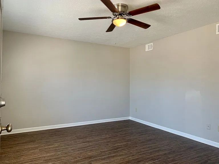 1120 Jefferson St — Photo 14