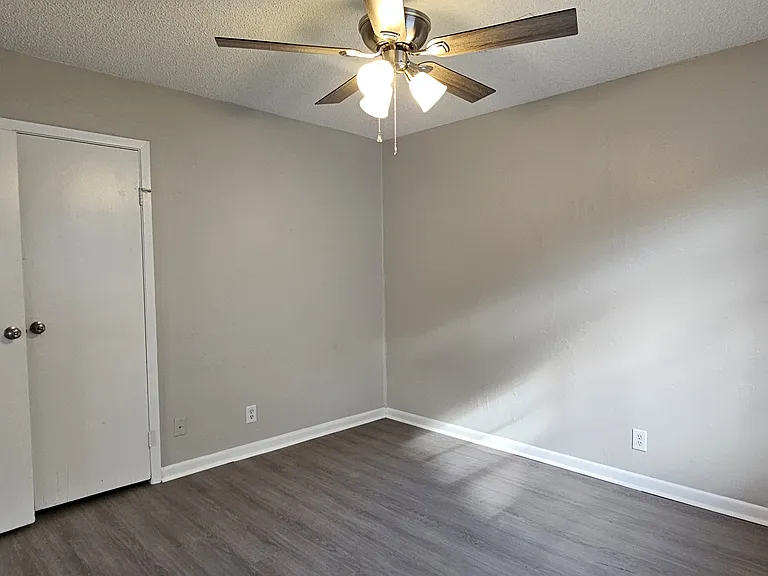 1645 S 6th Pl — Photo 15