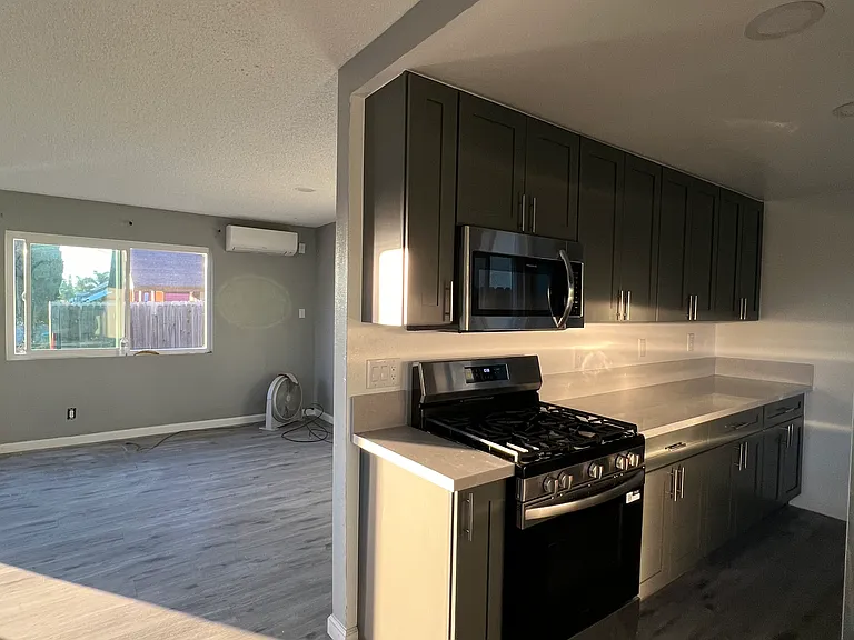 3219 Winter St — Photo 4