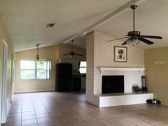 3rd image of 928 Clayton Dr