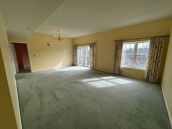 4th image of 446 McDaniels Cir APT 401