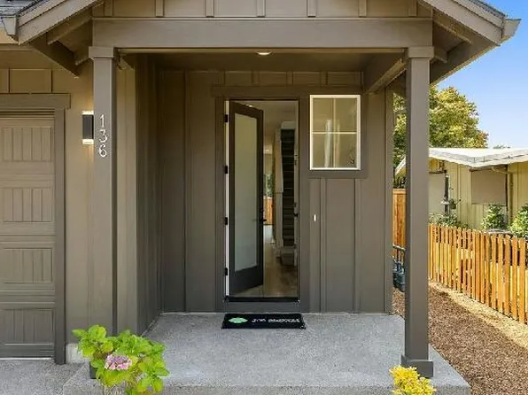 187 Canemah Rd, Oregon City, OR 97045